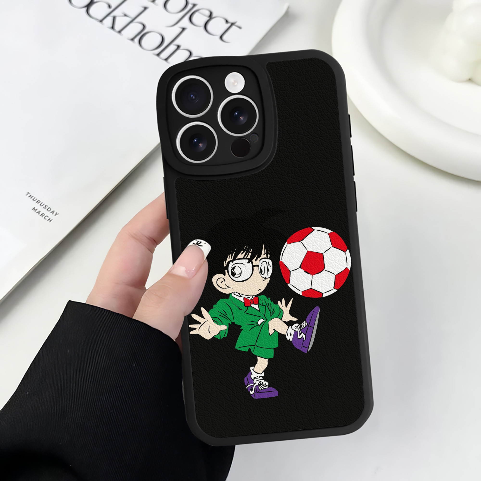（画像用） 名探偵コナン 江戸川 コナン Detective Conan Conan Edogawa 【iPhone 16シリーズ対応】シリコンスマホケース（レザー調） 材質：シリコン